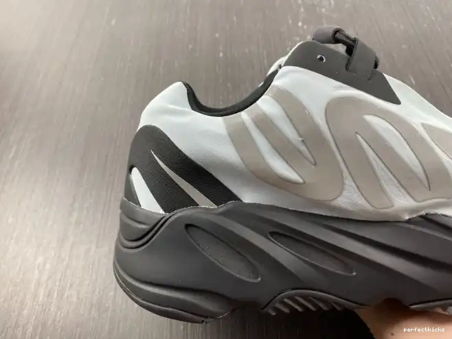 Adidas Yeezy 700 Tint Boost GZ0711 Blue MNVN 0703